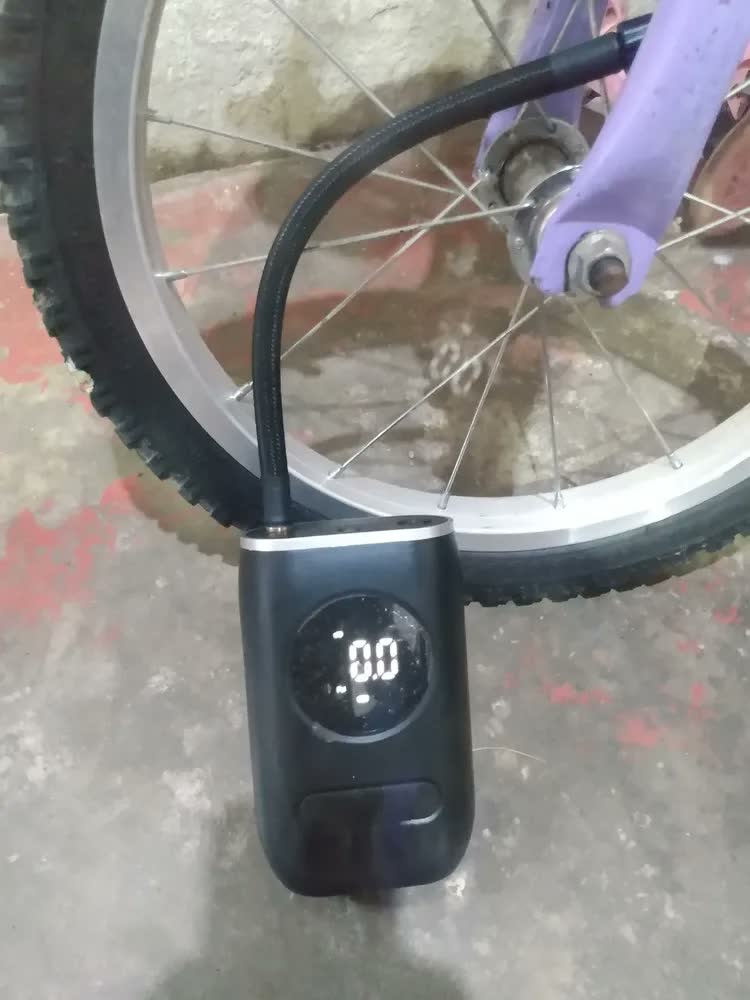 foto de Compressor de Ar Portátil Blackone 150 psi Bateria 4000mah Para Veículos