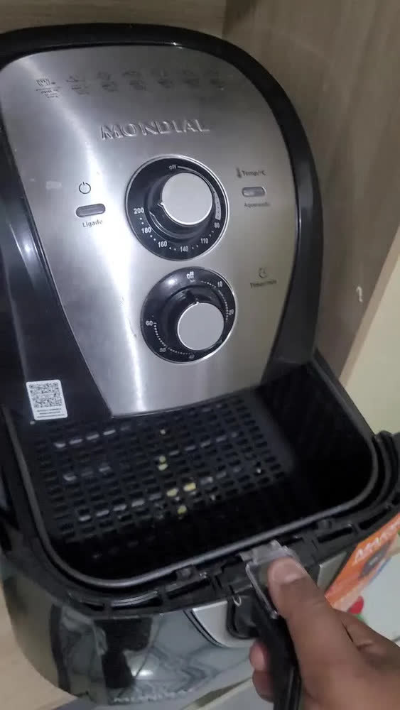 foto de Fritadeira Sem Óleo Air Fryer 4l Mondial 1500w AFD-40-BI