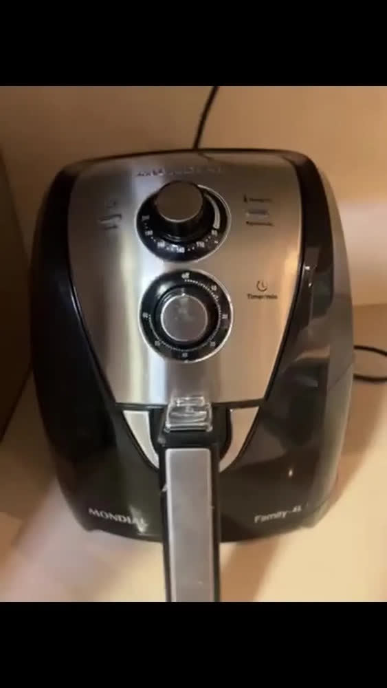foto de Fritadeira Sem Óleo Air Fryer 4l Mondial 1500w AFD-40-BI