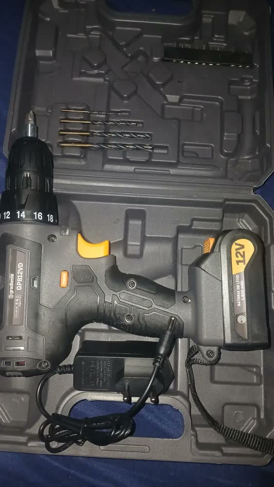 foto de Furadeira Parafusadeira Sem Fio A Bateria Gpb12vd 12v 3/8 10mm Com Maleta E Acessórios Gradiente
