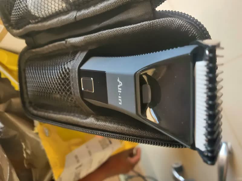 foto de All-in Barbeador Eletrico Aparador de Pelos Intimus 3-em-1 Aparelho de Barbear Homen Shaver Cerâmica com Caixa com Luz LED USB-C a prova da agua