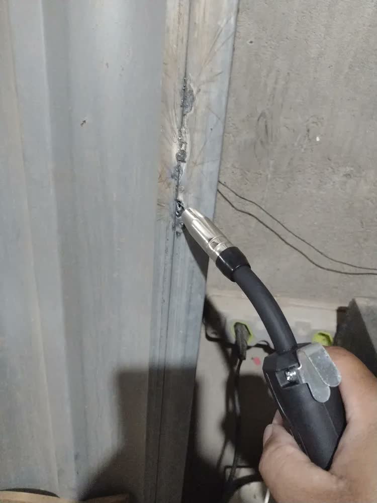 foto de Aitoolzo Máquina de Solda Inversora 3 em 1 MIG TIG MMA 200A Sem Gás
