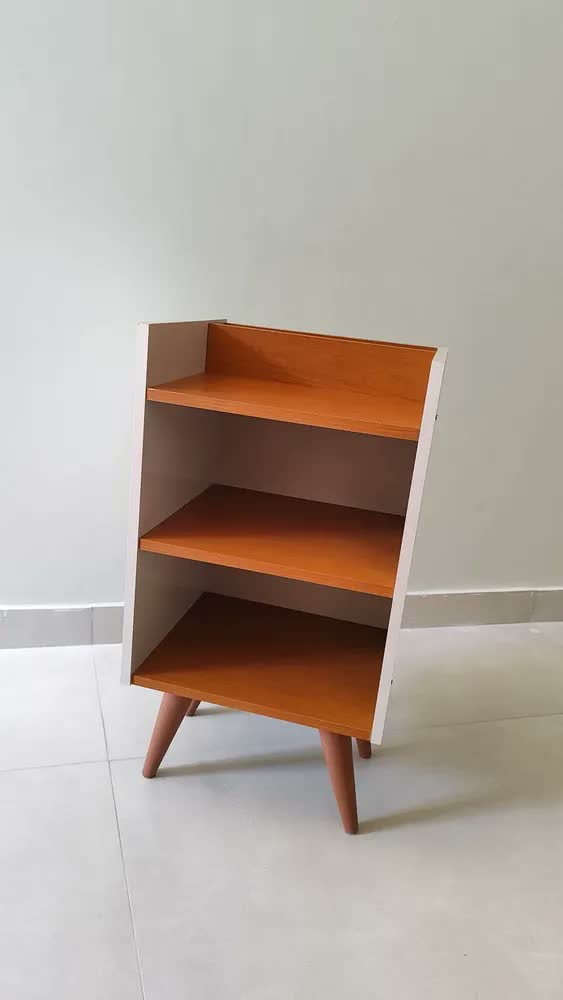 foto de Mesa Lateral Apoio Cabeceira Cama Box Criado Pés Palito Mudo