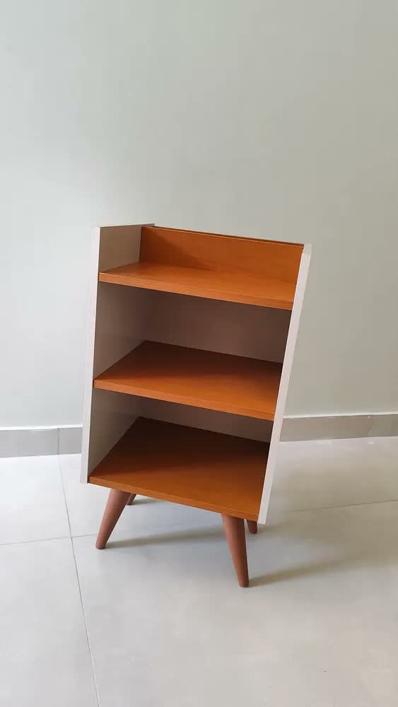 foto de Mesa Lateral Apoio Cabeceira Cama Box Criado Pés Palito Mudo