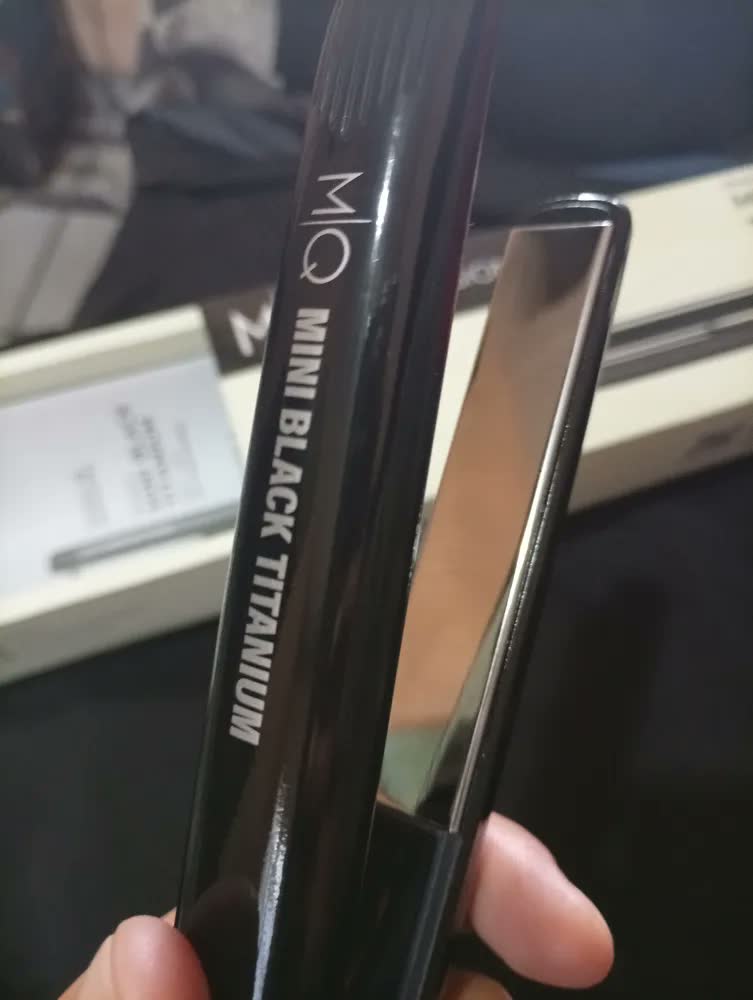 foto de Chapinha Prancha Mq Mini Black Titanium Profissional Bivolt Preto