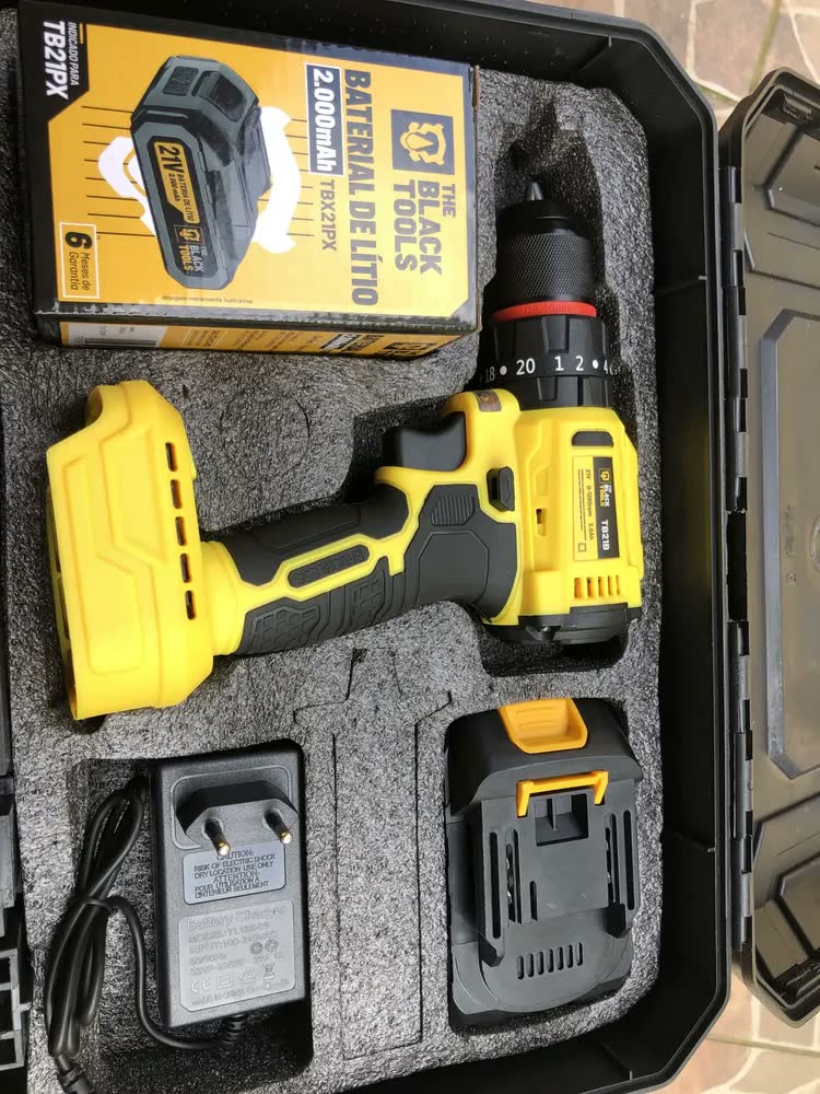 foto de Furadeira Parafusadeira De Impacto Sem Fio 21V Motor Brushless 3/8” 10mm Bivolt 02 Baterias The Black Tools