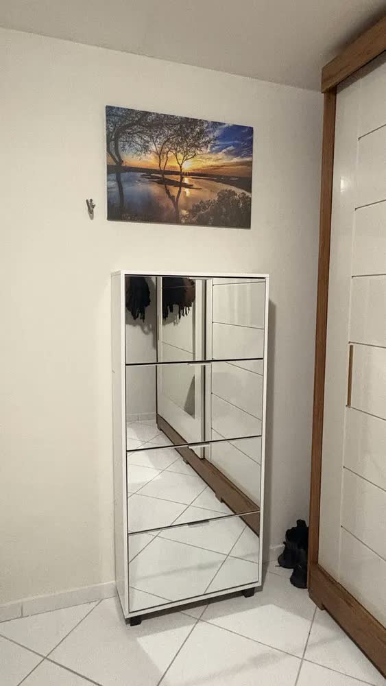 foto de Sapateira Espelhada 4 Portas Basculantes Multiuso