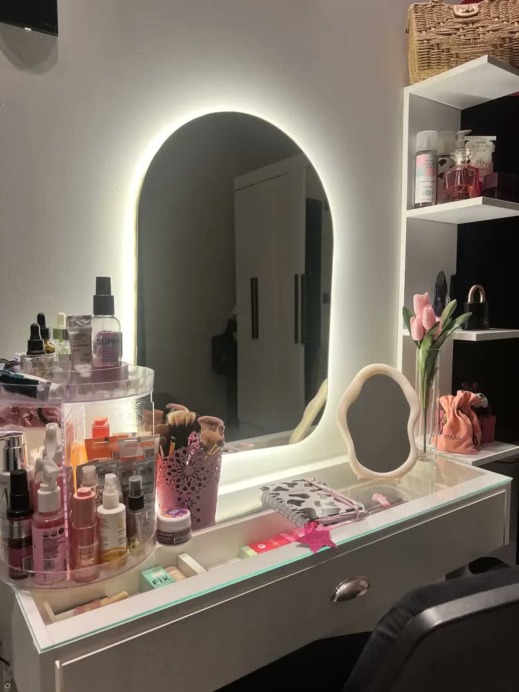 foto de Espelho Orgânico Capela Led 44x64 Para Sala Quarto Banheiro Moldura Capela Led Frio