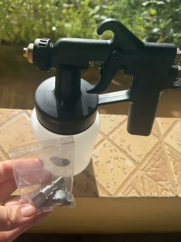 foto de Pistola De Pintura Ar Direto 1,2 Mm 600 Ml Epad-600 Evald
