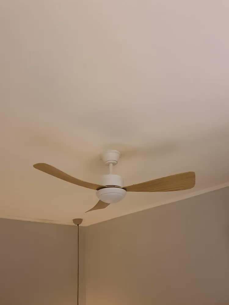 foto de Ventilador de Teto Moderno 42” com Luz LED e Controle Remoto, Motor DC Reversível Silencioso