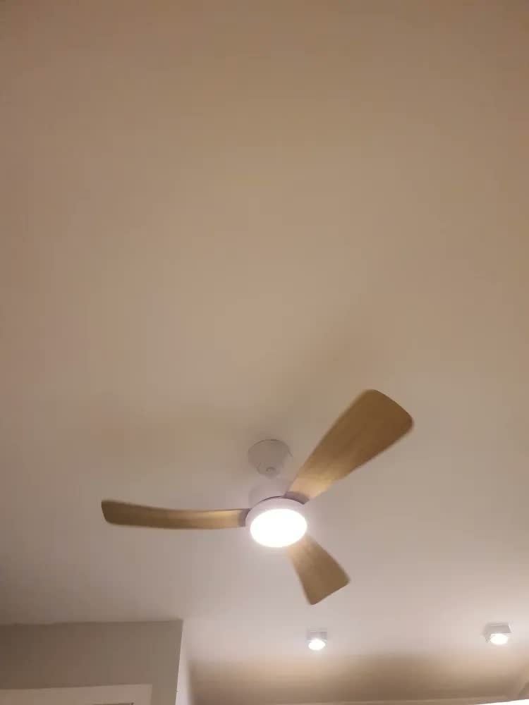 foto de Ventilador de Teto Moderno 42” com Luz LED e Controle Remoto, Motor DC Reversível Silencioso
