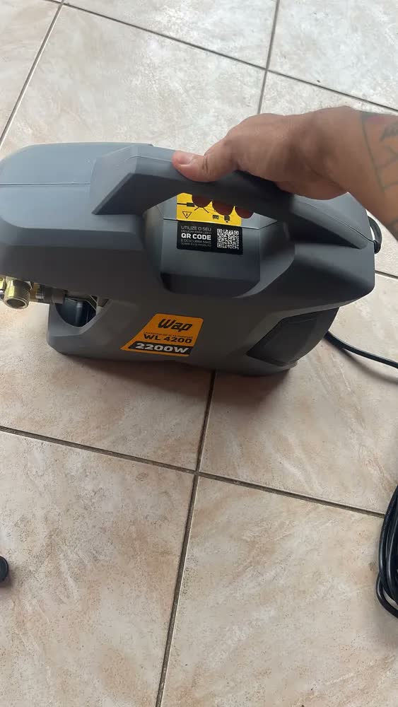 foto de Lavadora e Desobstruidora de Alta Pressão WAP WL 4200 Ultra 5 Pistões 2200w 1305psi 510l/h Com Jato Regulável e Motor de Indução 220V