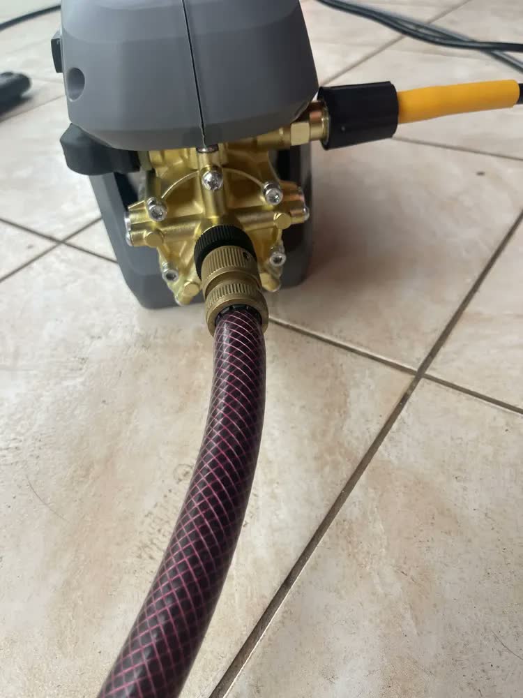 foto de Lavadora e Desobstruidora de Alta Pressão WAP WL 4200 Ultra 5 Pistões 2200w 1305psi 510l/h Com Jato Regulável e Motor de Indução 220V
