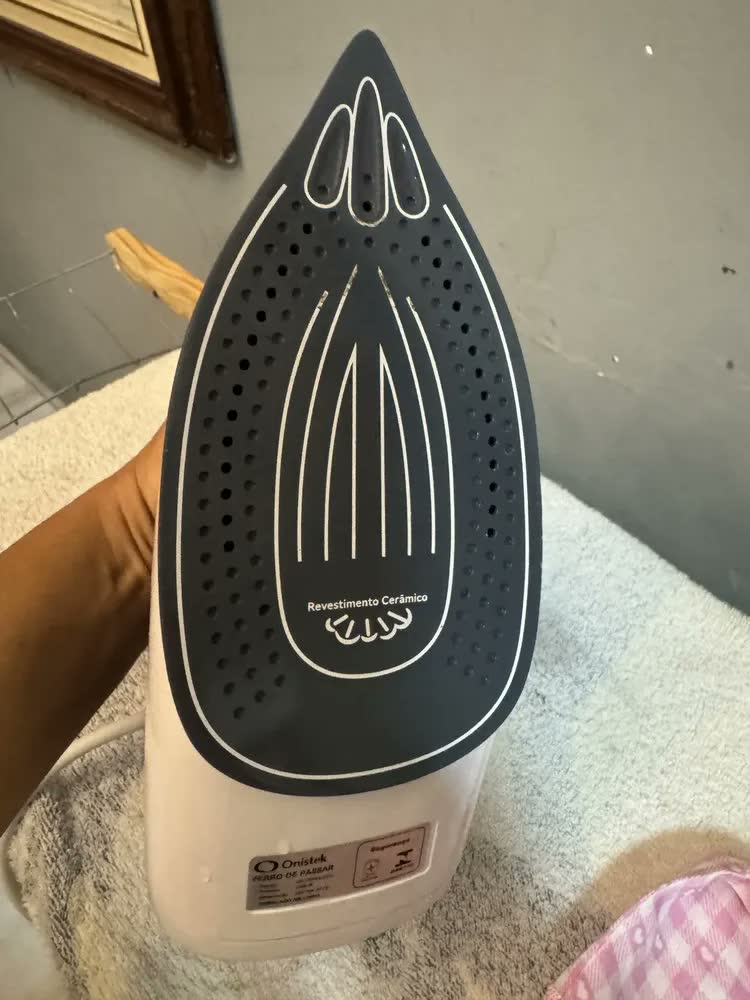 foto de Ferro De Passar A Vapor 240ml Seco E Vapor 2000w 127v 220v