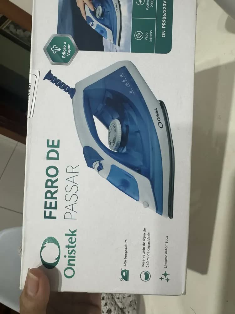 foto de Ferro De Passar A Vapor 240ml Seco E Vapor 2000w 127v 220v