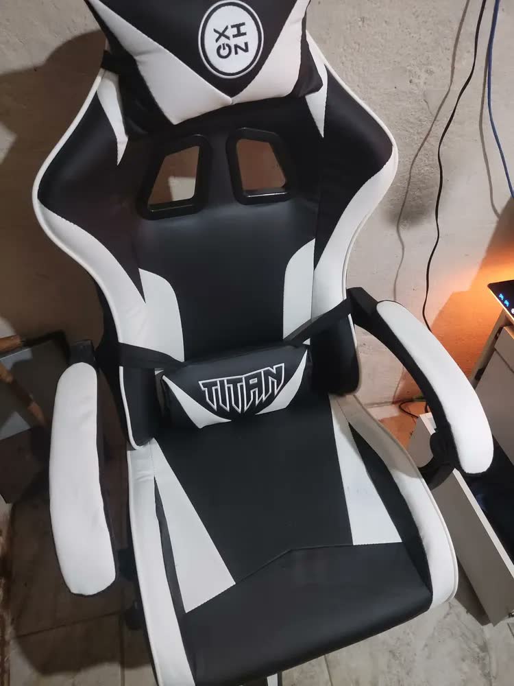 foto de Cadeira Gamer Escritorio Giratória Reclinável Preta Vermelha Cinza
