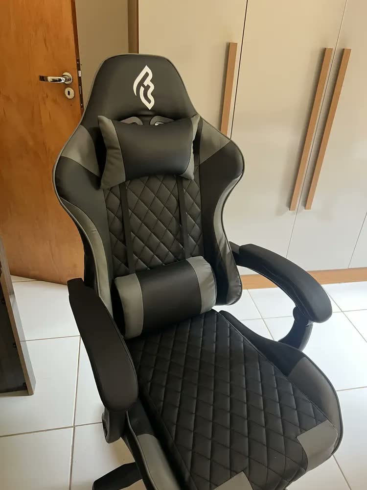 foto de Cadeira Gamer Escritorio Giratória Reclinável Preta Vermelha Cinza