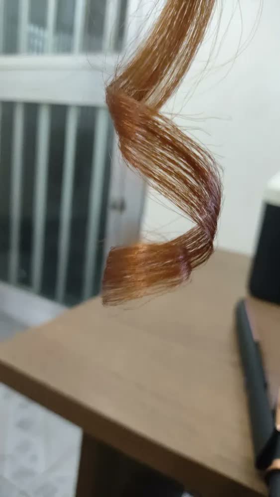 foto de Prancha de Cabelo Profissional Iônica Portátil para Cachos com Regulador de Temperatura Bivolt