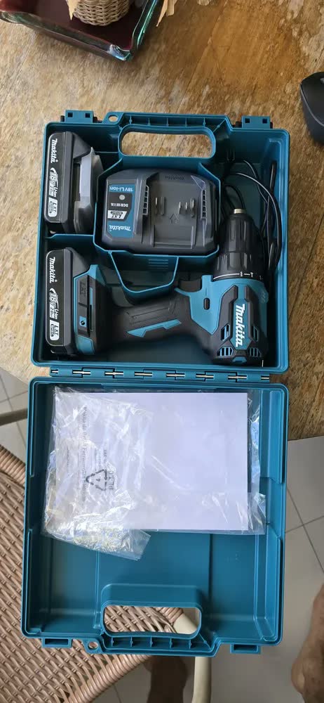 foto de Parafusadeira Furadeira Impacto 18v 2 Baterias Maleta Makita Azul-marinho
