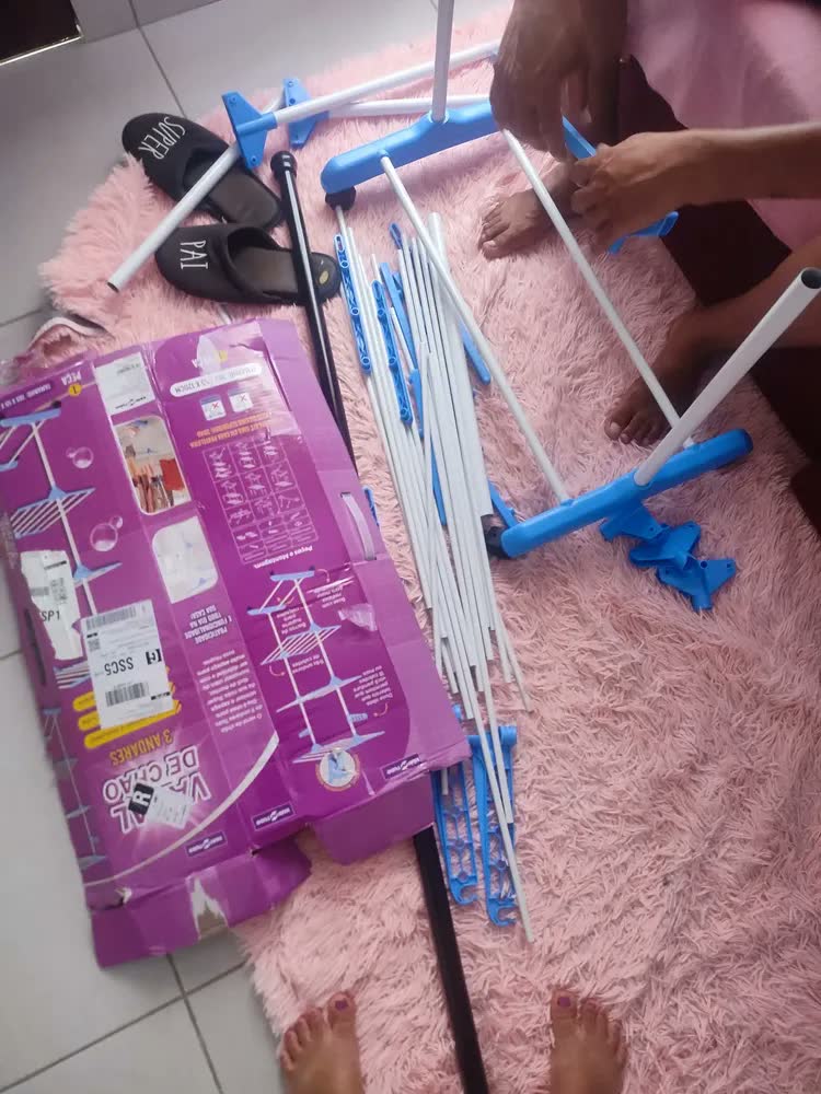 foto de Varal de Chão Dobrável 3 Andares c/ Rodas e 2 Asas Extensíveis, p/ Roupas e Calçados, Aço Reforçado 40kg