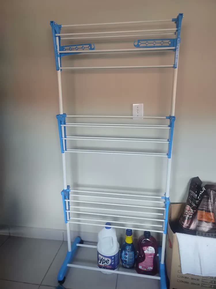 foto de Varal de Chão Dobrável 3 Andares c/ Rodas e 2 Asas Extensíveis, p/ Roupas e Calçados, Aço Reforçado 40kg