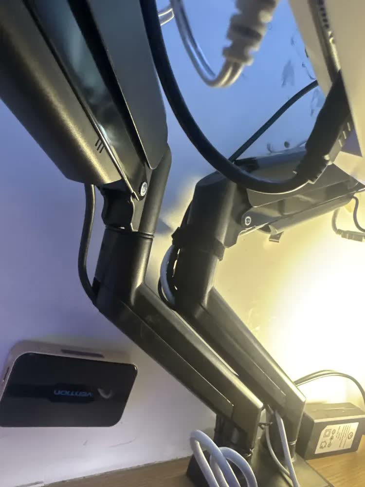 foto de Suporte Monitor Duplo Articulado Vesa Para Mesa 2 Monitores