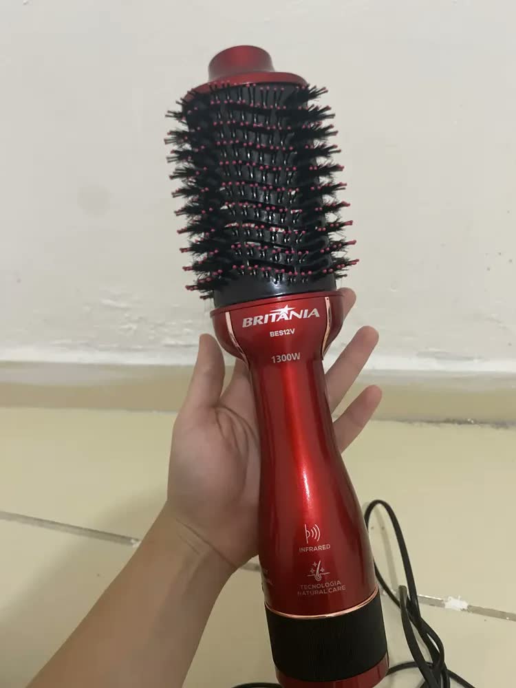 foto de Escova Secadora Britânia Soft BES12 Bivolt 1300W Vermelha Alisadora Modeladora Secador 4 em 1 Alta Potência