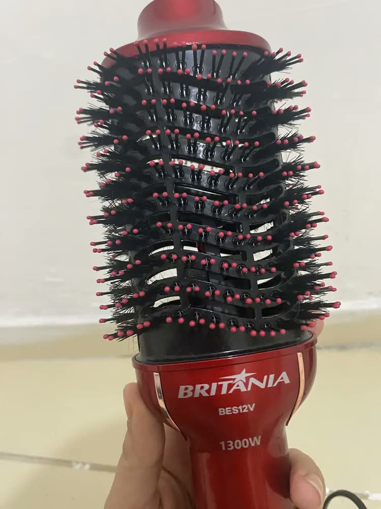 foto de Escova Secadora Britânia Soft BES12 Bivolt 1300W Vermelha Alisadora Modeladora Secador 4 em 1 Alta Potência