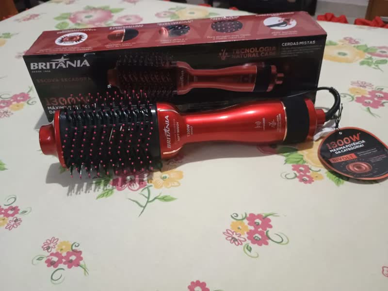 foto de Escova Secadora Britânia Soft BES12 Bivolt 1300W Vermelha Alisadora Modeladora Secador 4 em 1 Alta Potência