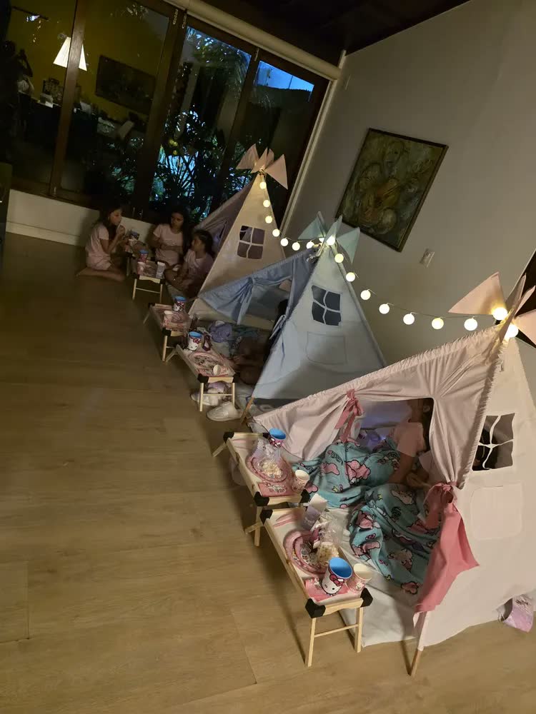 foto de Cordão Varal Luminária LED Amarela 10 Bolas 2,1m Decoração Festa