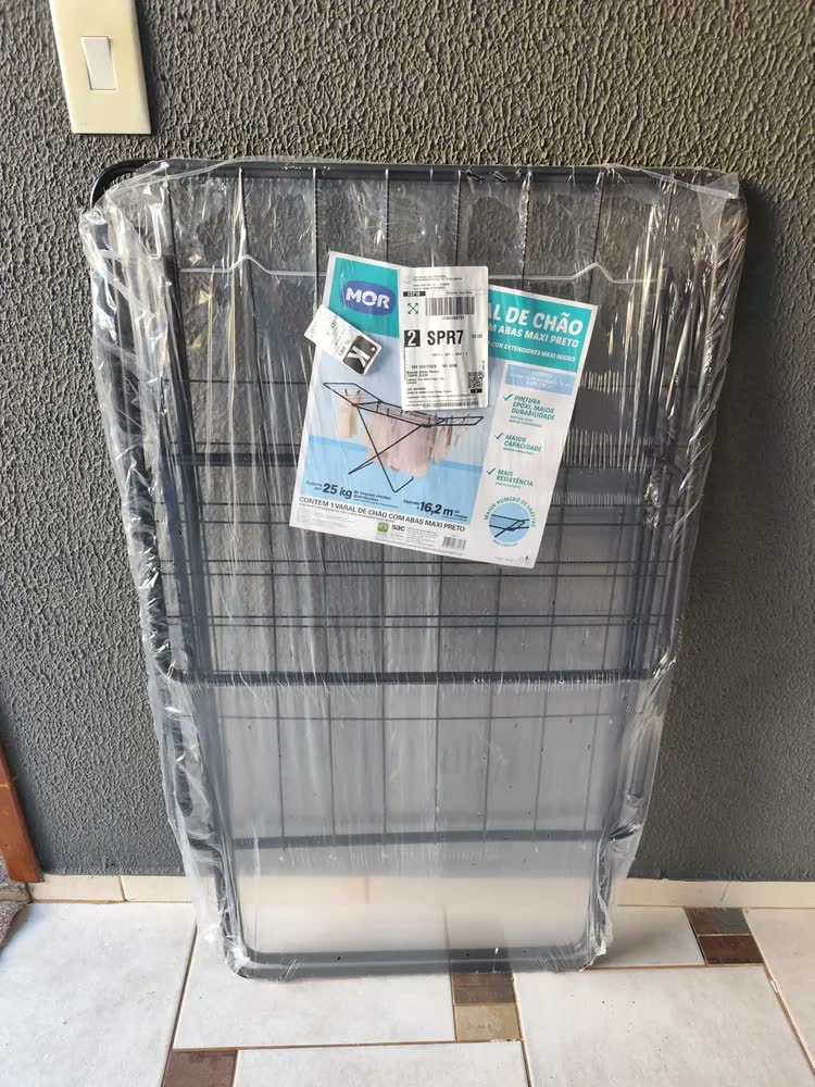 foto de Varal De Chão Preto Mor Com Abas Maxi Reforçado 1,74m Grande