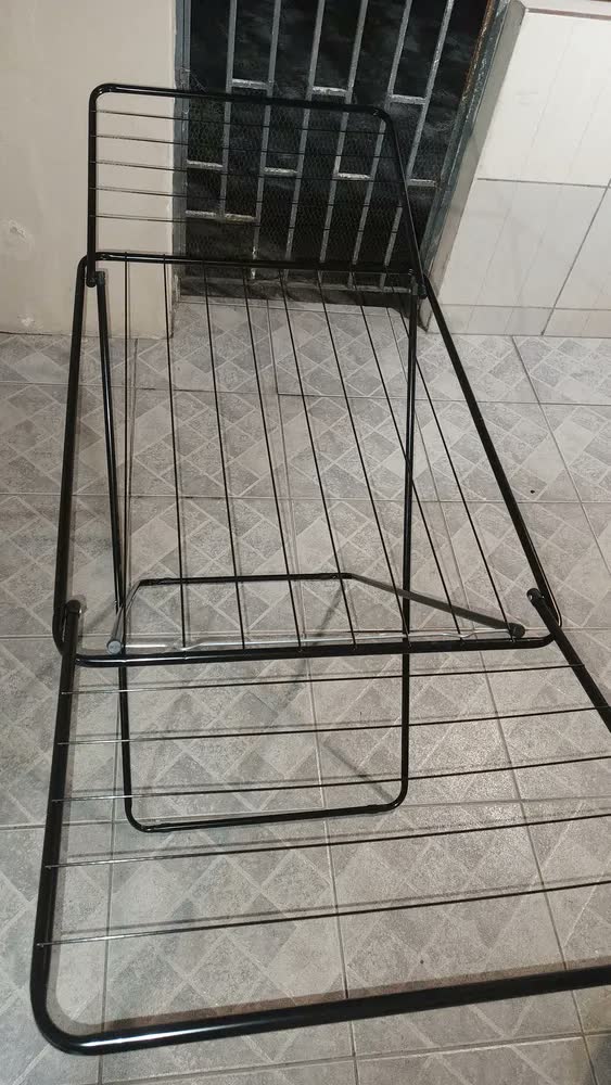 foto de Varal De Chão Preto Mor Com Abas Maxi Reforçado 1,74m Grande