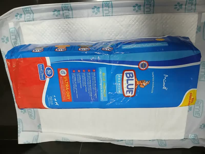 foto de Tapete Higiênico Para Cães 82x60cm 30 Und Blue Premium - 1 Branco