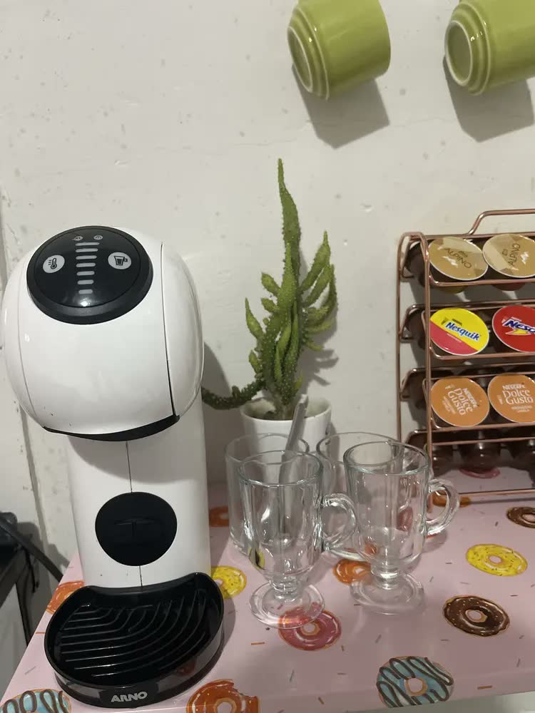 foto de Cafeteira Nescafé Dolce Gusto Genio S Basic Taupe Cor Bege