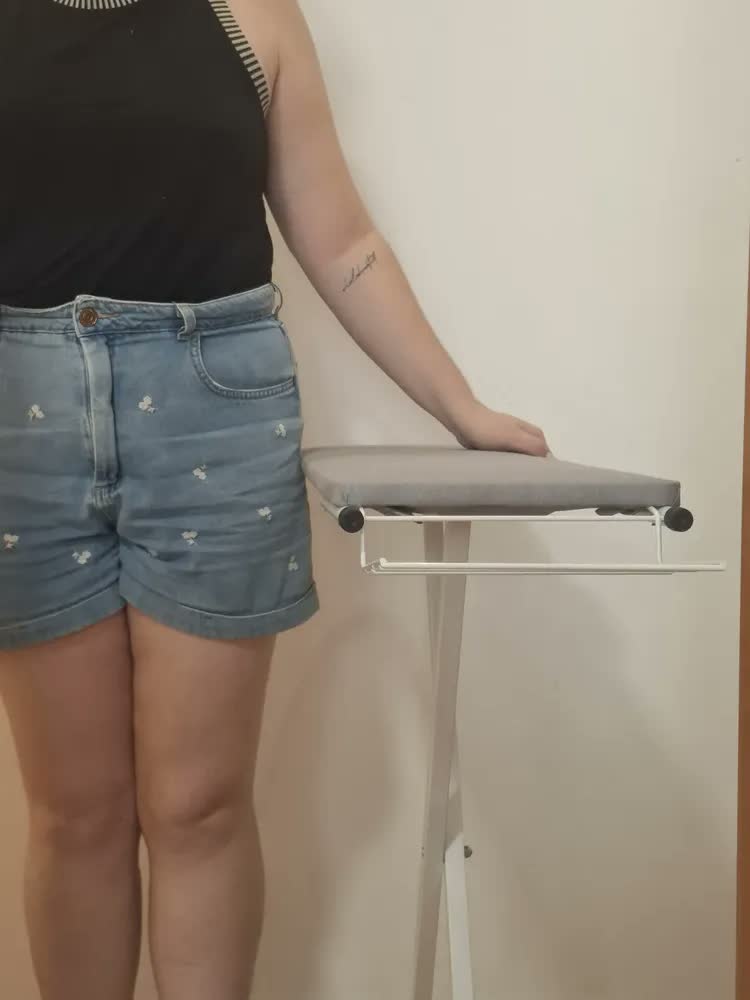 foto de Tabua De Passar Roupa Reforçada Com Porta Ferro 3 Alturas Cor Preto Liso