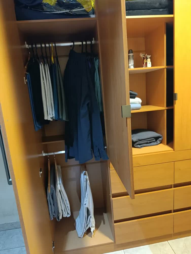 foto de Guarda roupa Casal Luxúria 4 Portas 6 Gavetas Branco