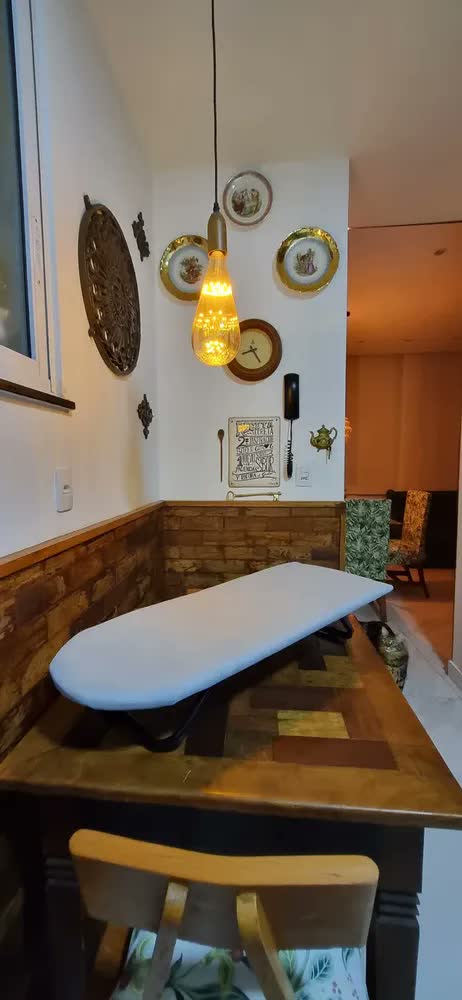 foto de Mesa Passar Roupa Portátil Dobrável Machado Casa e Lazer com Porta Ferro