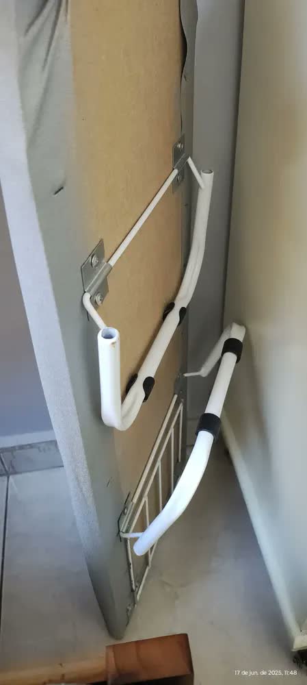 foto de Mesa Passar Roupa Portátil Dobrável Machado Casa e Lazer com Porta Ferro