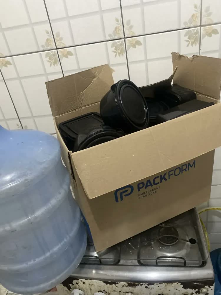 foto de Kit 21 Potes Plásticos Com Tampa Tamanhos Variados Livre Bpa