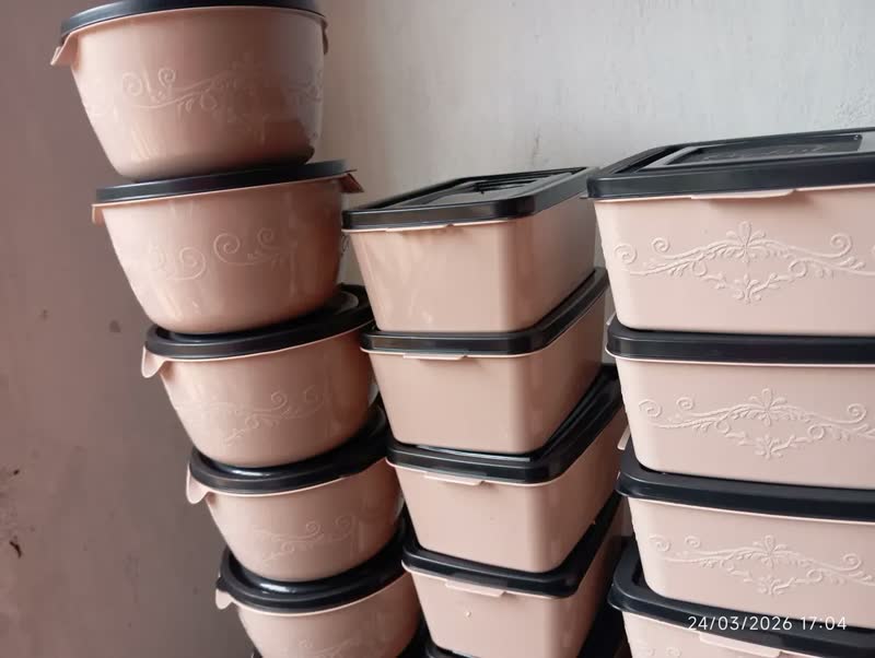 foto de Kit 21 Potes Plásticos Com Tampa Tamanhos Variados Livre Bpa