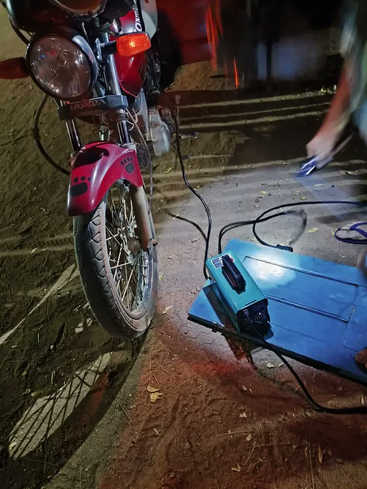 foto de 110v/220v Máquina Solda Inversora Profissional Portátil E Potente Eletrica Eletrodo Mma Frequência 50/60 Hz