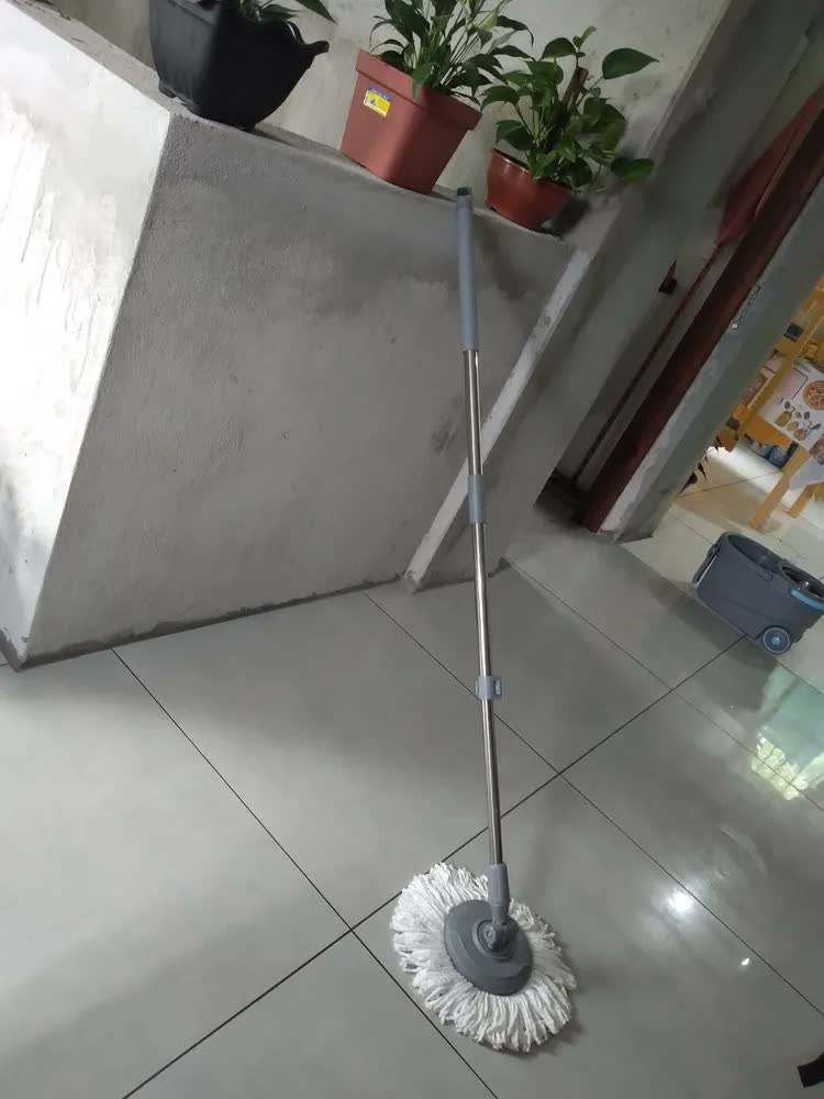 foto de Mop Profissional Inox 16l Com 2 Refis De Microfibra Glinter