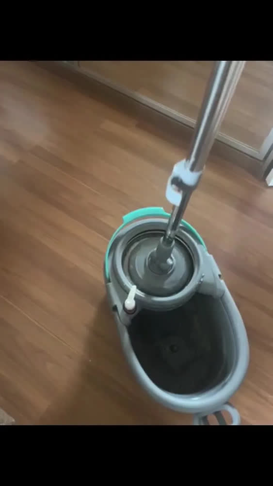 foto de Mop Profissional Inox 16l Com 2 Refis De Microfibra Glinter