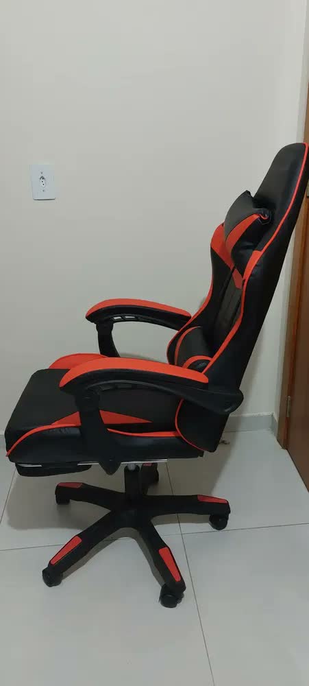foto de Cadeira De Escritório Gamer Ergonômica Reclinável com Apoio Para Pés Estofado Couro Sintético Altura Ajustável Cor Vermelho Oblivion Nienz