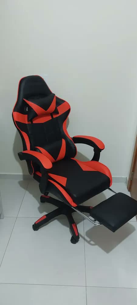 foto de Cadeira De Escritório Gamer Ergonômica Reclinável com Apoio Para Pés Estofado Couro Sintético Altura Ajustável Cor Vermelho Oblivion Nienz