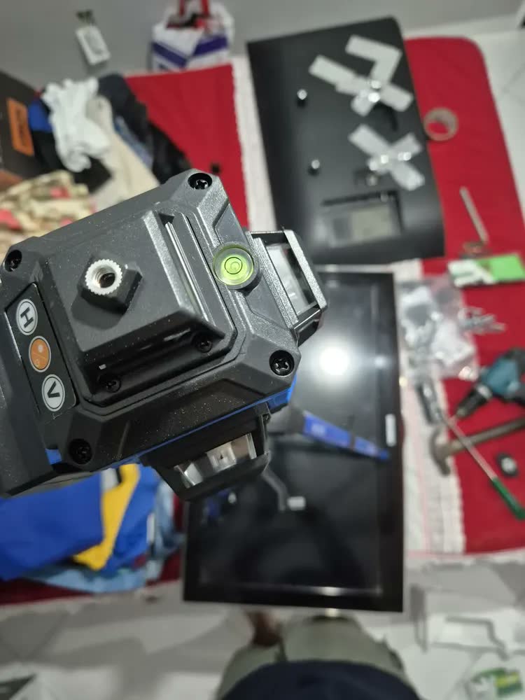 foto de Nível Laser 16 Linhas + Tripé Exbom + Maleta 2 Baterias 360