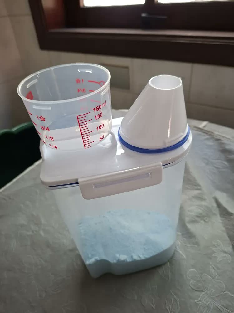 foto de Pote Hermético com Dosador para Sabão Líquido e Alimentos - 2 Litros