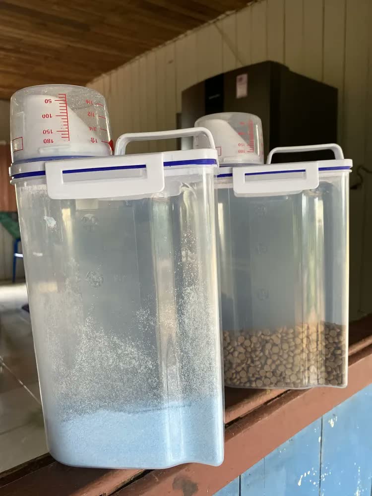 foto de Pote Hermético com Dosador para Sabão Líquido e Alimentos - 2 Litros