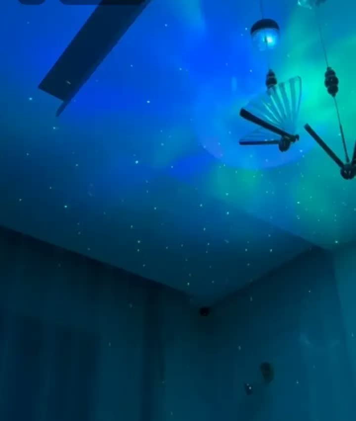 foto de Luminária Astronauta Projetor Noturno De Luz Galaxia E Estrelas Com Som Bluetooth Controle Remoto Multicontrol