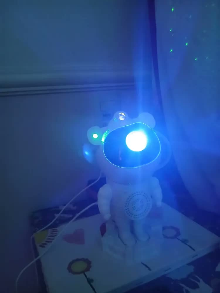 foto de Luminária Astronauta Projetor Noturno De Luz Galaxia E Estrelas Com Som Bluetooth Controle Remoto Multicontrol